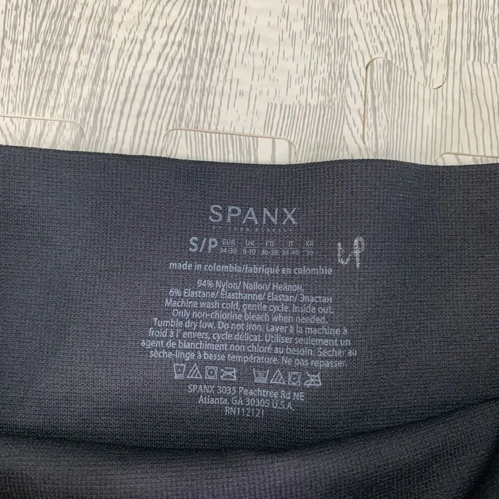 Spanx Shorts Womens S Small Black Mid Rise Firm Shapewear Contour Bikers Stretch